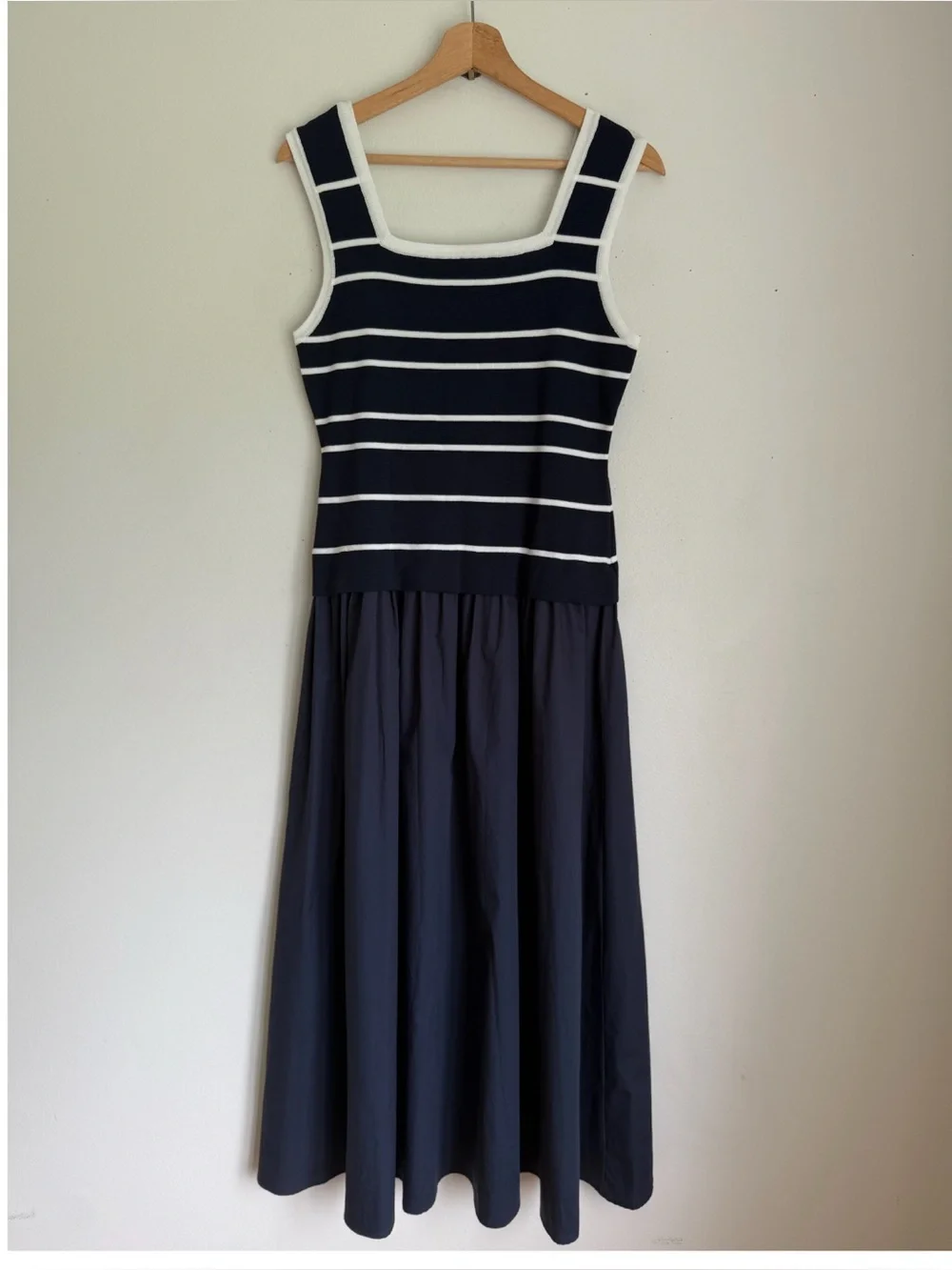 Zoe and Claire Mixed Media Sleeveless Midi Dress in Navy Blue and White - Picture 5 of 11